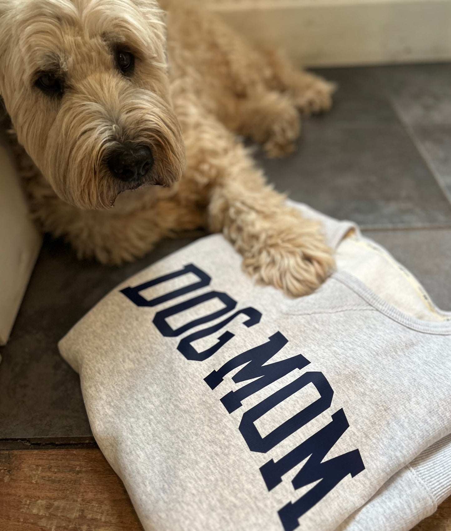 NEW - DOG MOM SWEATSHIRT